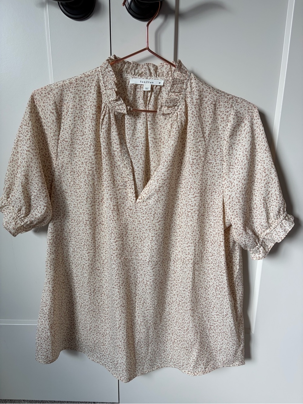 Cream Floral Ruffle-Neck Short Sleeve Blouse.